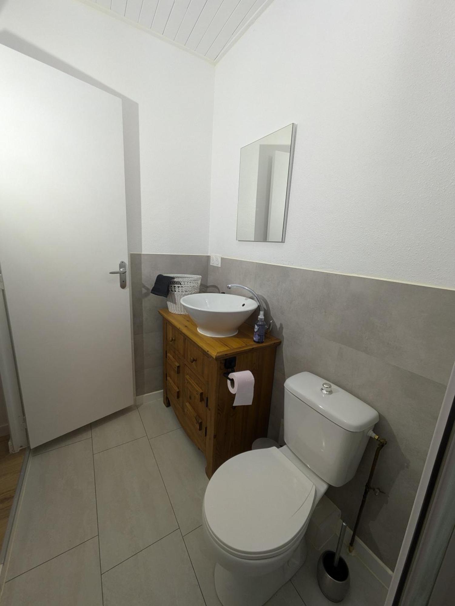 Sous La Tour Apartment โปลิญญี ภายนอก รูปภาพ