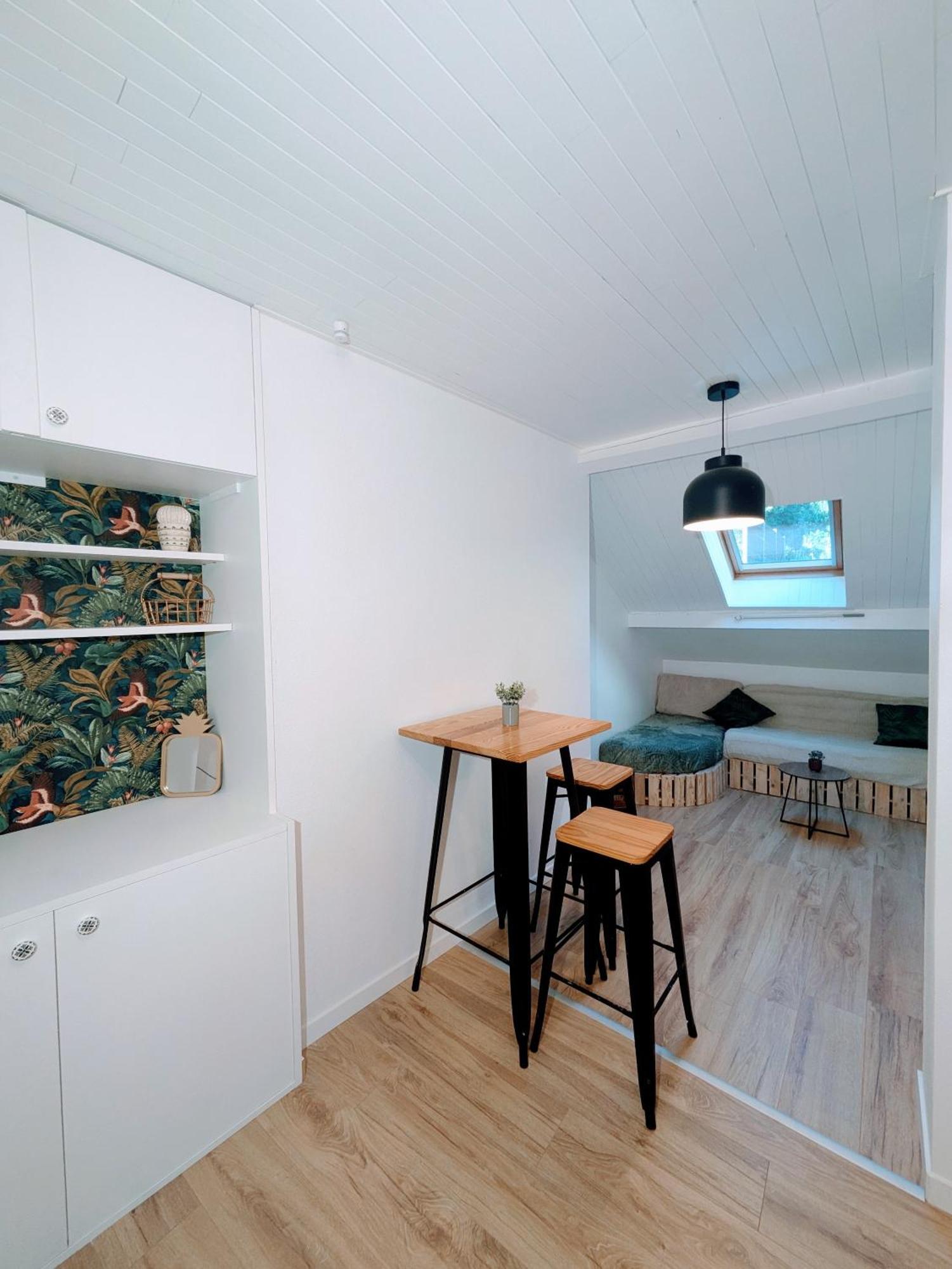 Sous La Tour Apartment โปลิญญี ภายนอก รูปภาพ