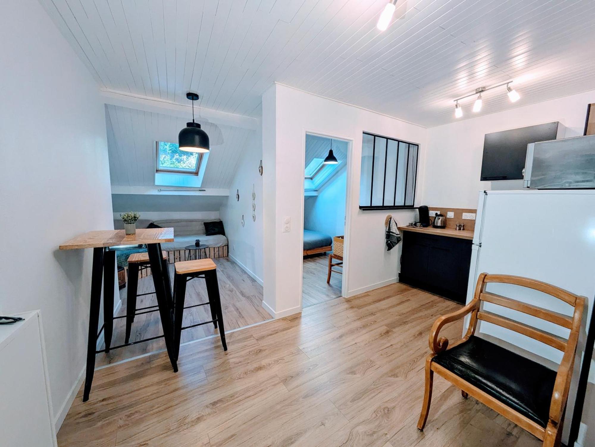 Sous La Tour Apartment โปลิญญี ภายนอก รูปภาพ