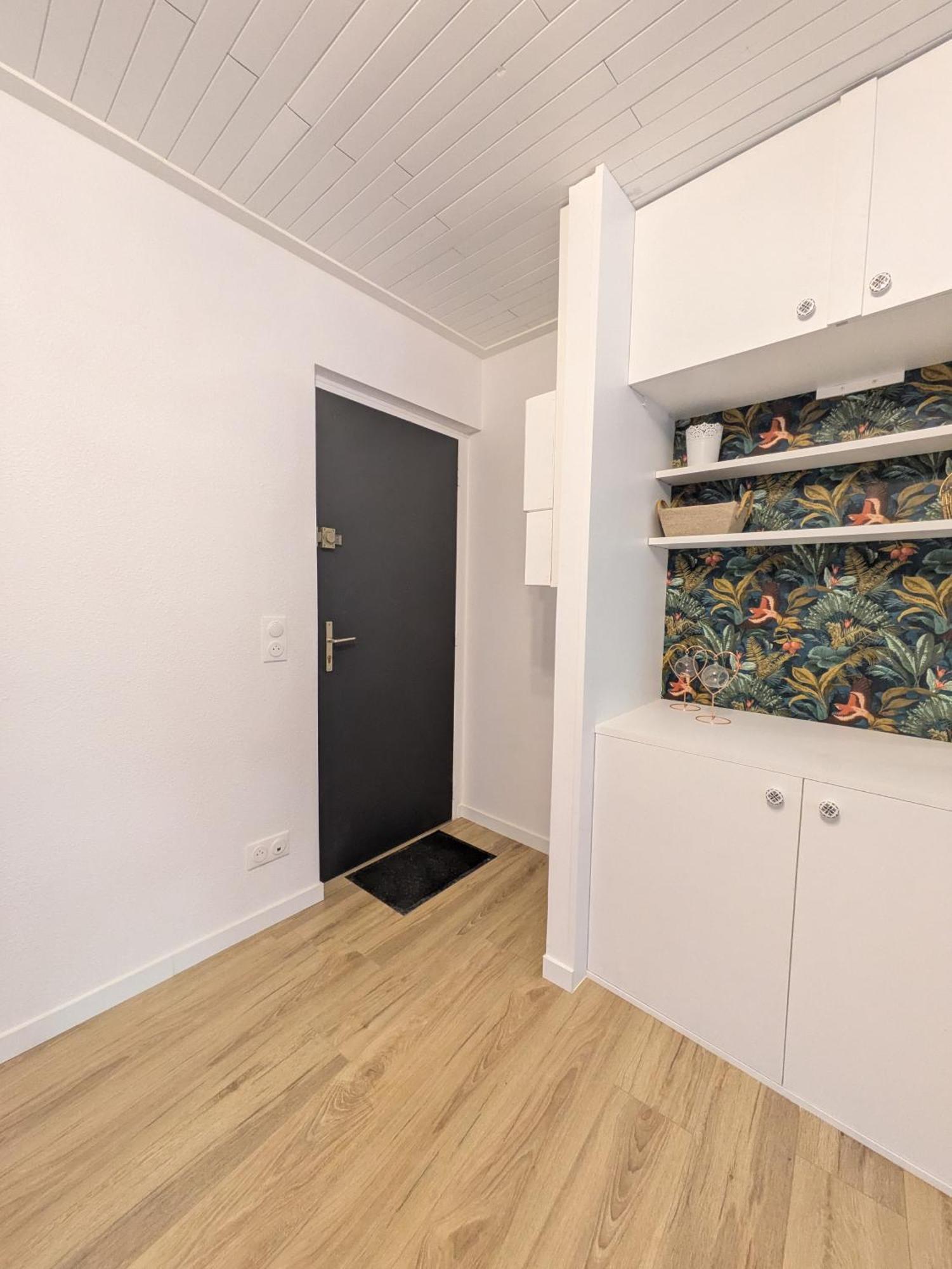 Sous La Tour Apartment โปลิญญี ภายนอก รูปภาพ
