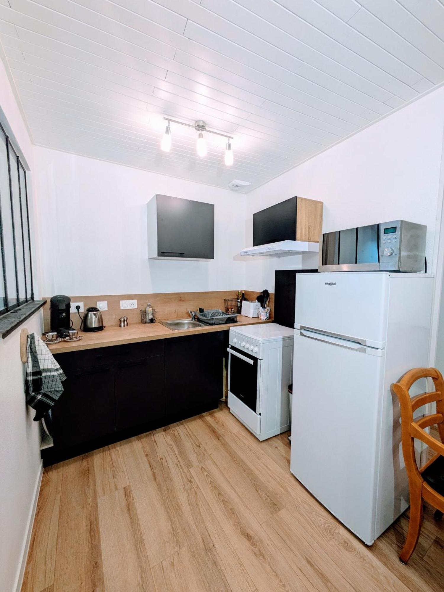 Sous La Tour Apartment โปลิญญี ภายนอก รูปภาพ