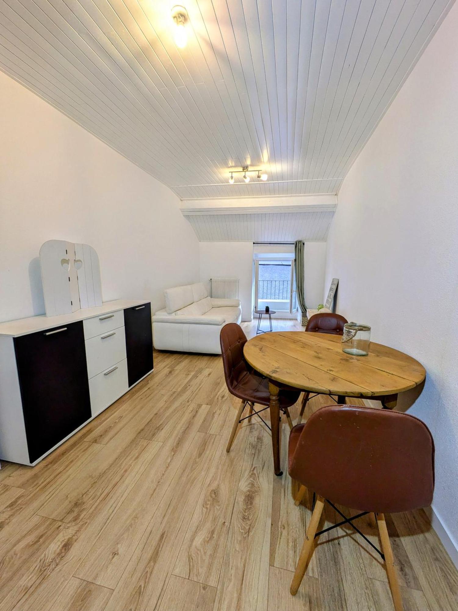 Sous La Tour Apartment โปลิญญี ภายนอก รูปภาพ